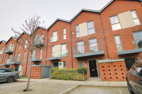 3 bedroom townhouse to rent, Oswald Road, Woolston