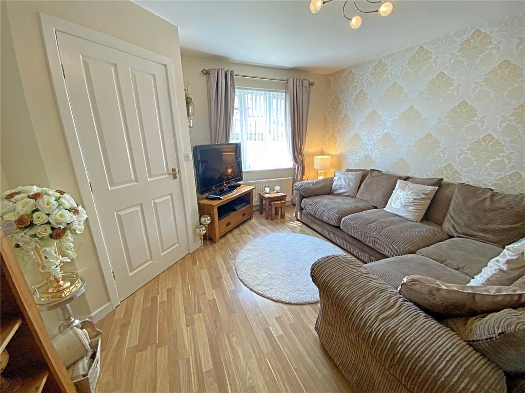 Rowantree Drive, Bradford, West... 3 bed semidetached house £650 pcm (£150 pw)