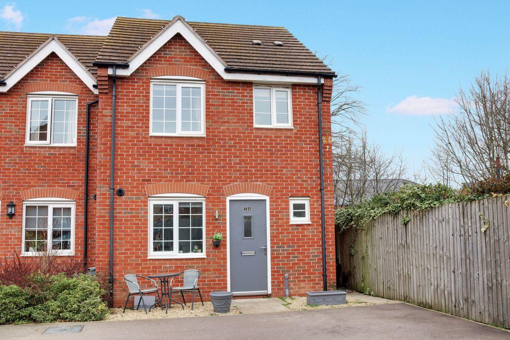 Hathersage Close, Grantham NG31 7GP 3 bed semidetached house £150,000