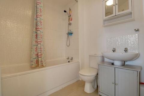 57 Hathersage Close, Grantham, NG31 7GP