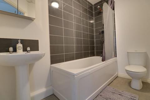 59 Hathersage Close, Grantham, NG31 7GP