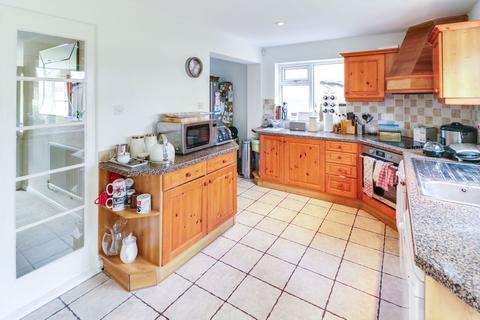 18 Birch Green, Staines-upon-thames, TW18 4HA