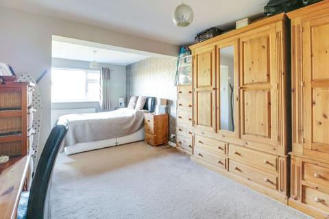 18 Birch Green, Staines-upon-thames, TW18 4HA