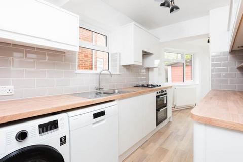 3 bedroom semi-detached house to rent, Almond Avenue, Kidlington, Oxfordshire, OX5