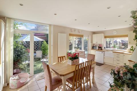 3 Kinross Drive, Sunbury-on-thames, TW16 7JU