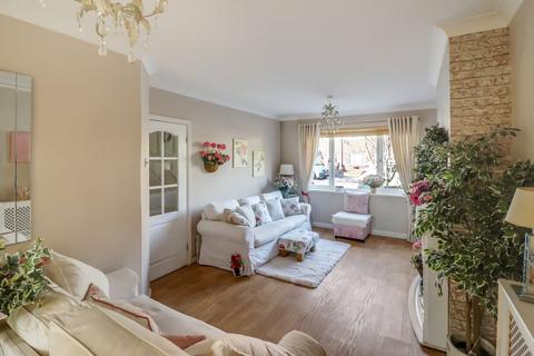 3 Kinross Drive, Sunbury-on-thames, TW16 7JU