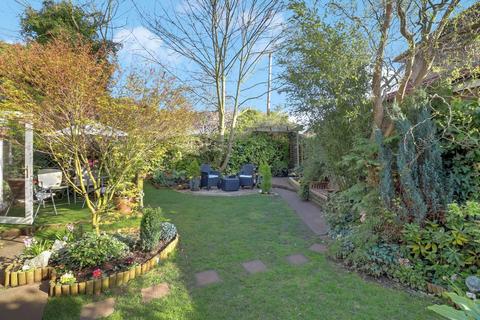 3 Kinross Drive, Sunbury-on-thames, TW16 7JU