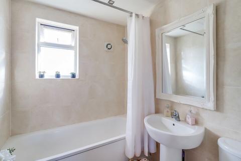 3 Kinross Drive, Sunbury-on-thames, TW16 7JU