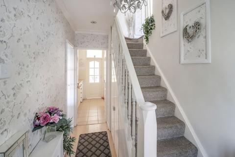 3 Kinross Drive, Sunbury-on-thames, TW16 7JU