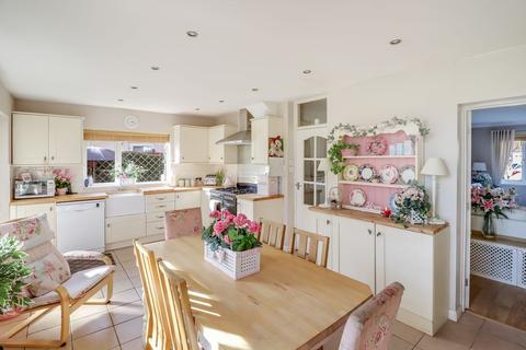 3 Kinross Drive, Sunbury-on-thames, TW16 7JU