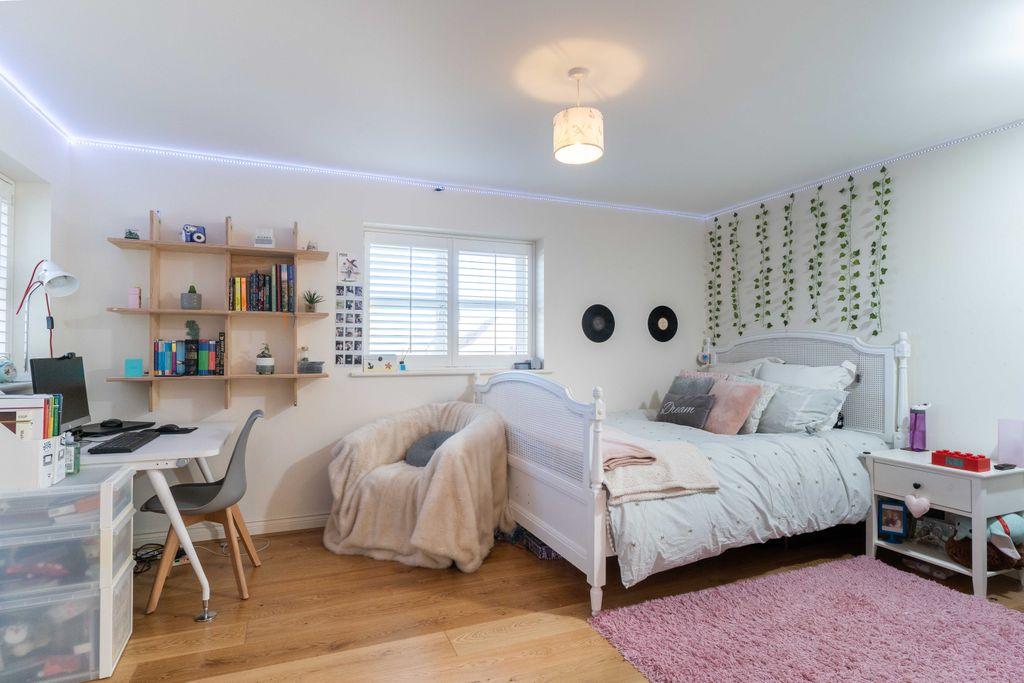 Bedroom 2 (Double with Ensuite)