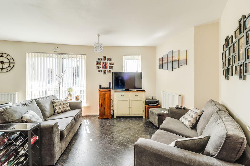 Springhead Parkway, Northfleet... 2 bed ground floor flat £225,000