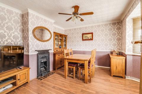 33 Holly Road, Wainscott, Rochester, ME2 4LG