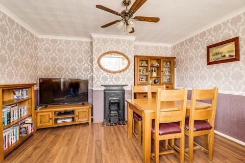 33 Holly Road, Wainscott, Rochester, ME2 4LG