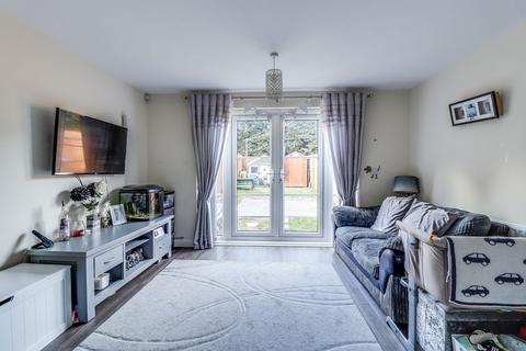 65 Eglington Drive, Wainscott, Rochester, ME3 8BF