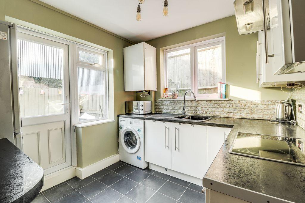 Elaine Avenue, Strood, Rochester ME2 2YR 2 bed ground floor
