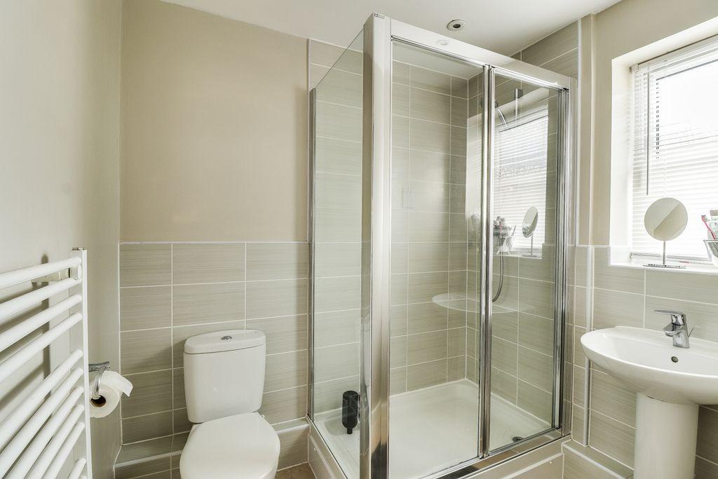 Ensuite to Bed 1