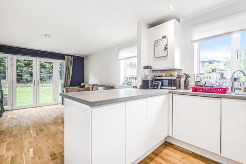 18 Ainger Close, Aylesbury, HP19 8JW