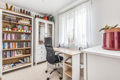 18 Ainger Close, Aylesbury, HP19 8JW