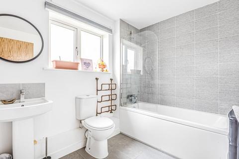 18 Ainger Close, Aylesbury, HP19 8JW