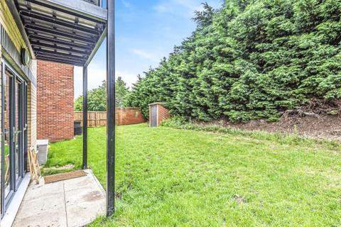 18 Ainger Close, Aylesbury, HP19 8JW