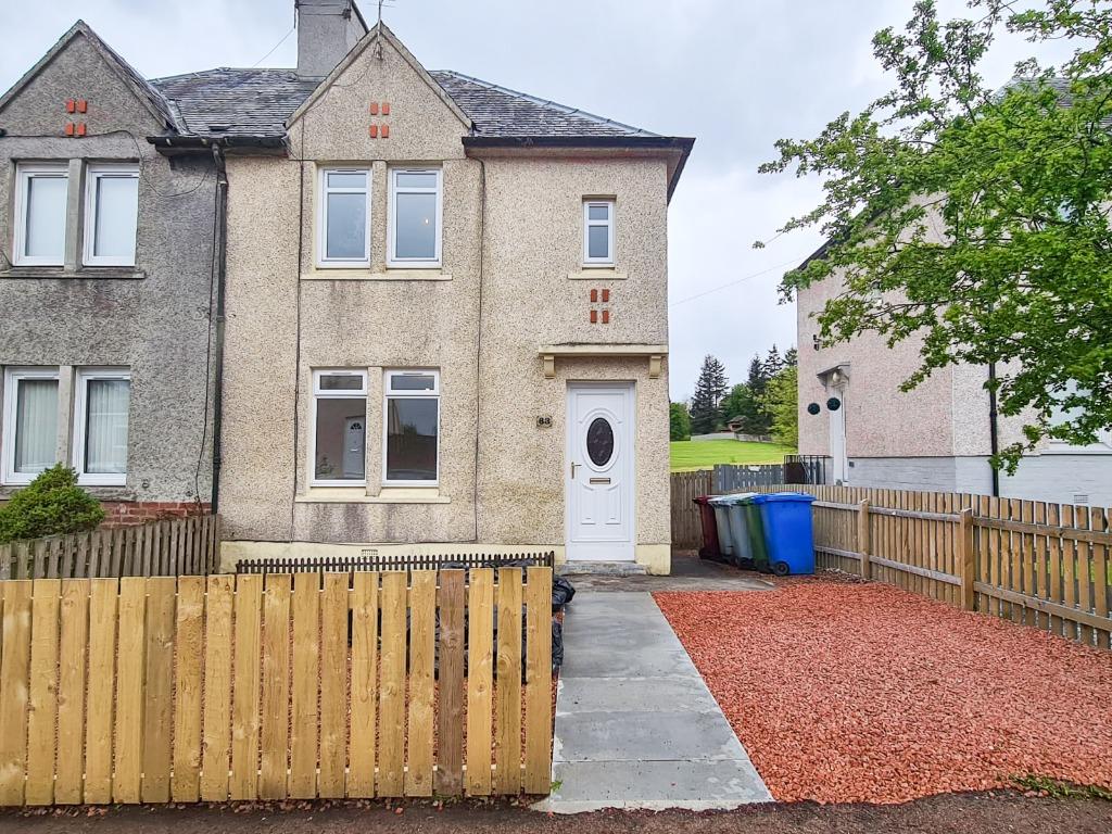 Kirkland Park Avenue, Strathaven, South Lanarkshire, ML10 2 bed semi