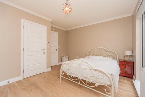 3 bedroom semi-detached house to rent, Mardler Close, Trumpington, Cambridge, Cambridgeshire