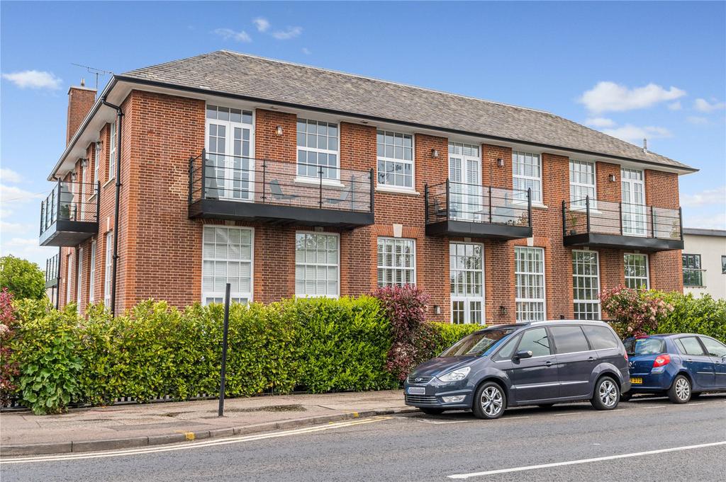 London Road, LeighonSea, SS9 3 bed apartment £500,000