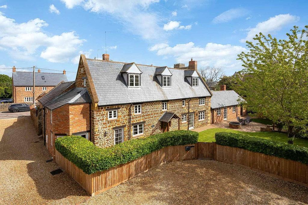 Bedford Road, Little Houghton, Northamptonshire, NN7 6 bed semi