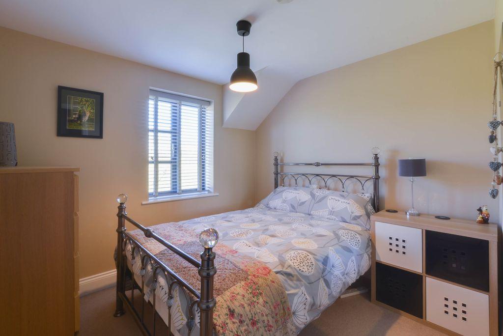 Bedroom 2 (Double)