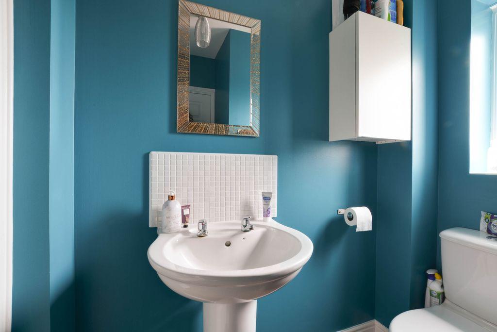 Ensuite to Bed 1