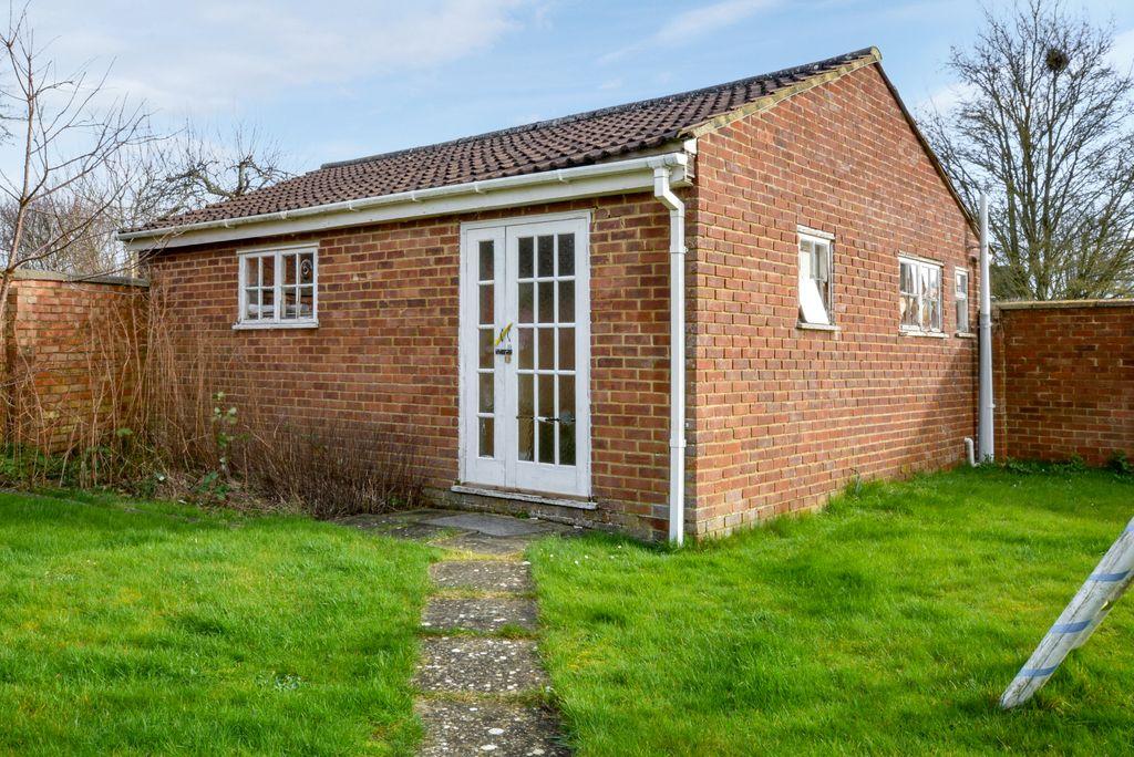 Annex / Play Room / Garden Room/ Home office
