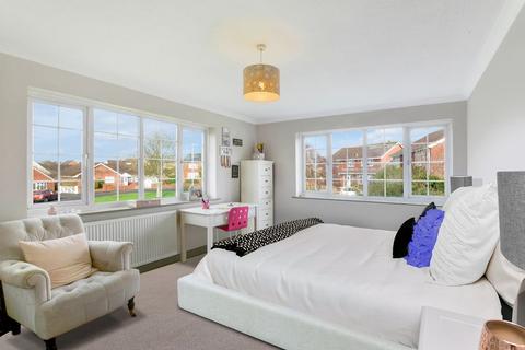 10 Windsor Drive, Trowbridge, BA14 0JZ