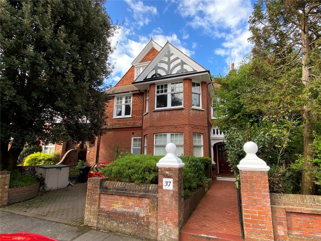 Arlington Road, Eastbourne, East Sussex, BN21 3 bed apartment £385,000