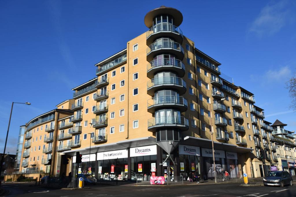 Berberis House, Highfield Road, Feltham, Middlesex, TW13 2 bed flat £