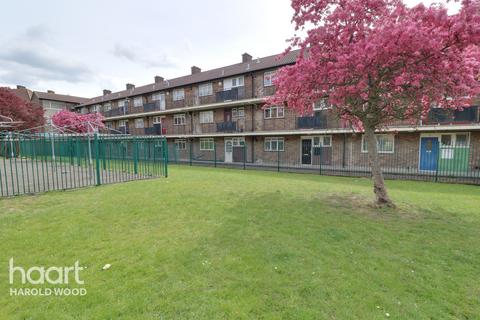 24, Enfield House Leyburn Crescent, Romford, RM3 8RR