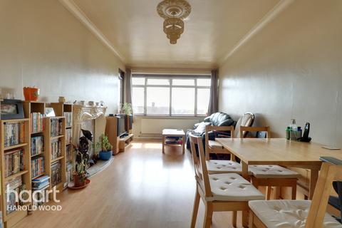 24, Enfield House Leyburn Crescent, Romford, RM3 8RR