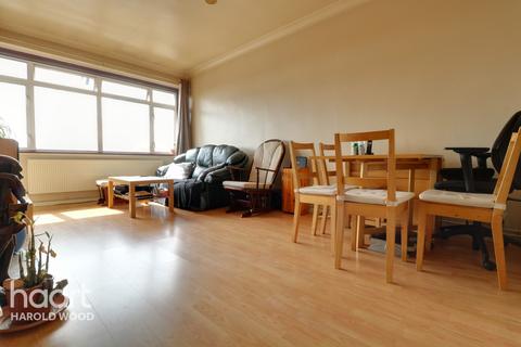 24, Enfield House Leyburn Crescent, Romford, RM3 8RR