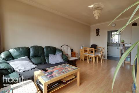 24, Enfield House Leyburn Crescent, Romford, RM3 8RR