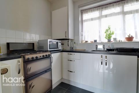 24, Enfield House Leyburn Crescent, Romford, RM3 8RR