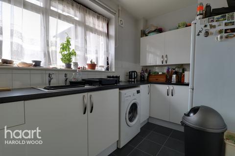 24, Enfield House Leyburn Crescent, Romford, RM3 8RR