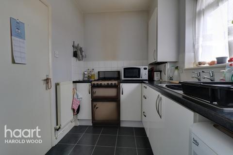 24, Enfield House Leyburn Crescent, Romford, RM3 8RR