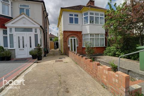 24 Rose Glen, London, NW9 0JS