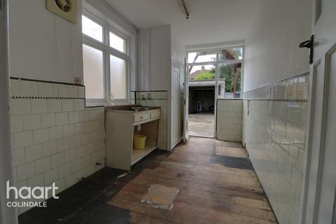 24 Rose Glen, London, NW9 0JS