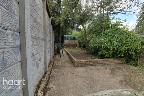 24 Rose Glen, London, NW9 0JS
