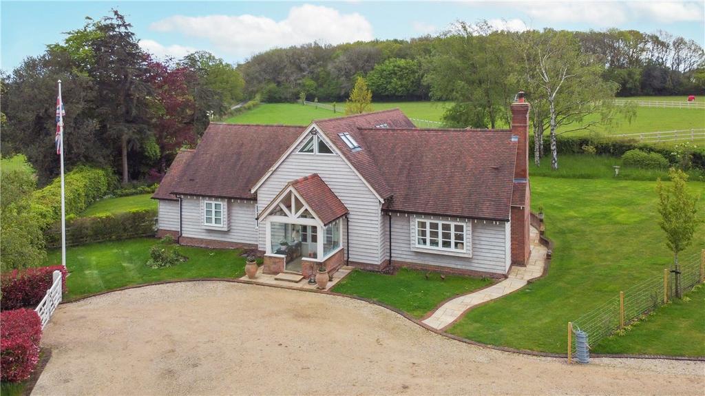 Friendless Lane, Flamstead, St. Albans, Hertfordshire 3 bed equestrian