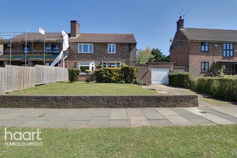 27 Priory Grove, Romford, RM3 9AS