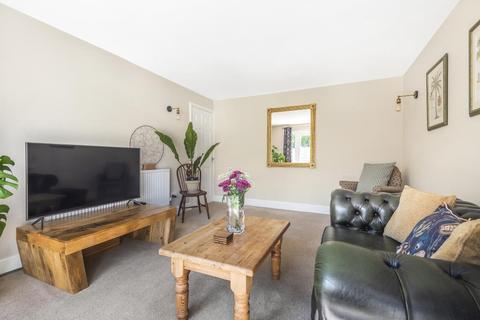 12 Larksfield Close, Carterton, OX18 3SY