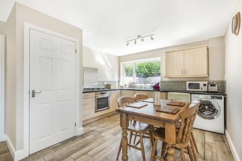 12 Larksfield Close, Carterton, OX18 3SY