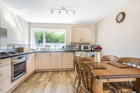 12 Larksfield Close, Carterton, OX18 3SY